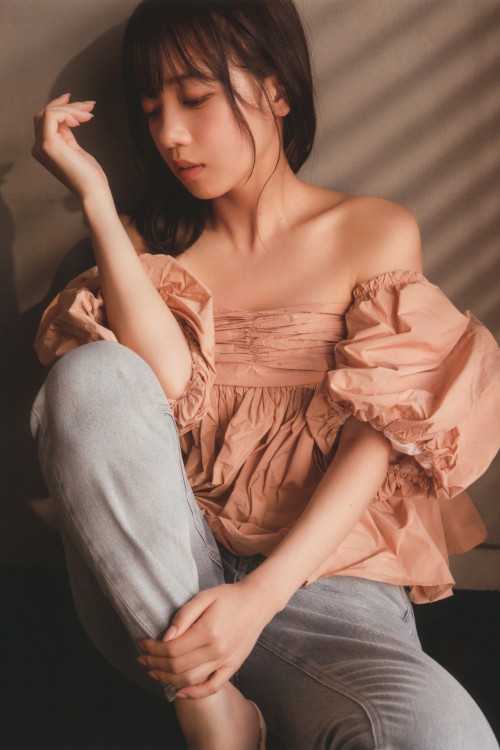 Kyoko Saito 齊藤京子, WHITE Graph 009 Set.03