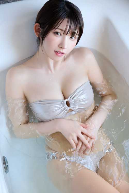 Enako えなこ, FRIDAYデジタル写真集 マンスリーガール046