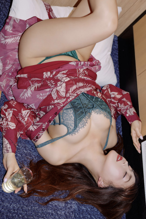 Tomomi Morisaki 森咲智美, 週刊ポストデジタル写真集 『500万人のおっぱい』 Set.02