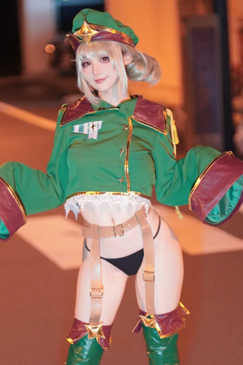 Cosplay 幼愛Youmeko & 小琪舞豹式装甲