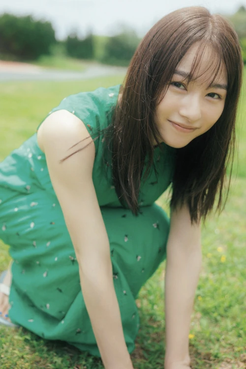 Hinako Sakurai 桜井日奈子, FLASH 2025.09.02 (フラッシュ 2025年9月2日号)