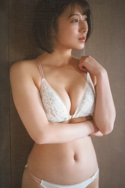 Wakana Abe 安部若菜, 1st 写真集 「愛される予感」 Set.01