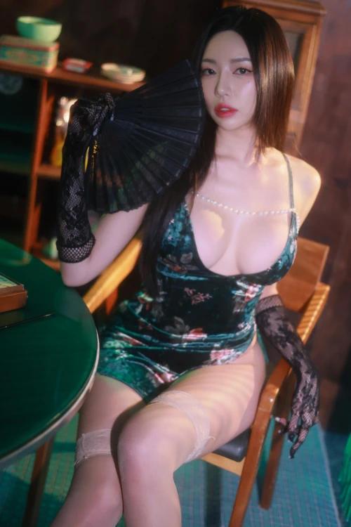 Dongeuran 동그란, PhotoBook 「Hong Kong」 Set.03