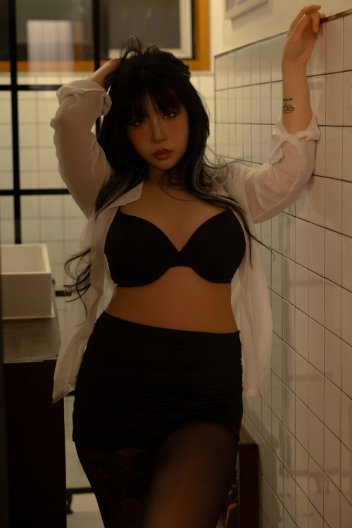 Lee Yuin 유인, Photobook ‘Girl Next Door’ Set.01